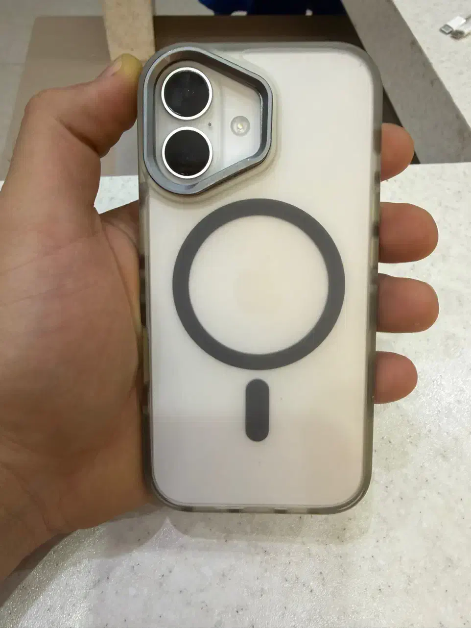 آیفون ۱۶ سفید ۱ سال گارانتی در حد آکبند|موبایل|اصفهان, خواجو|دیوار