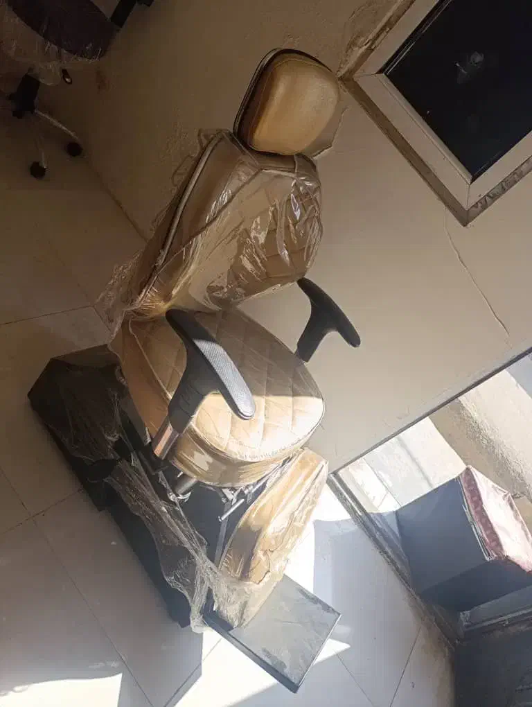 صندلی میکاپ|آرایشگاه و سالنهای زیبایی|یاسوج, |دیوار