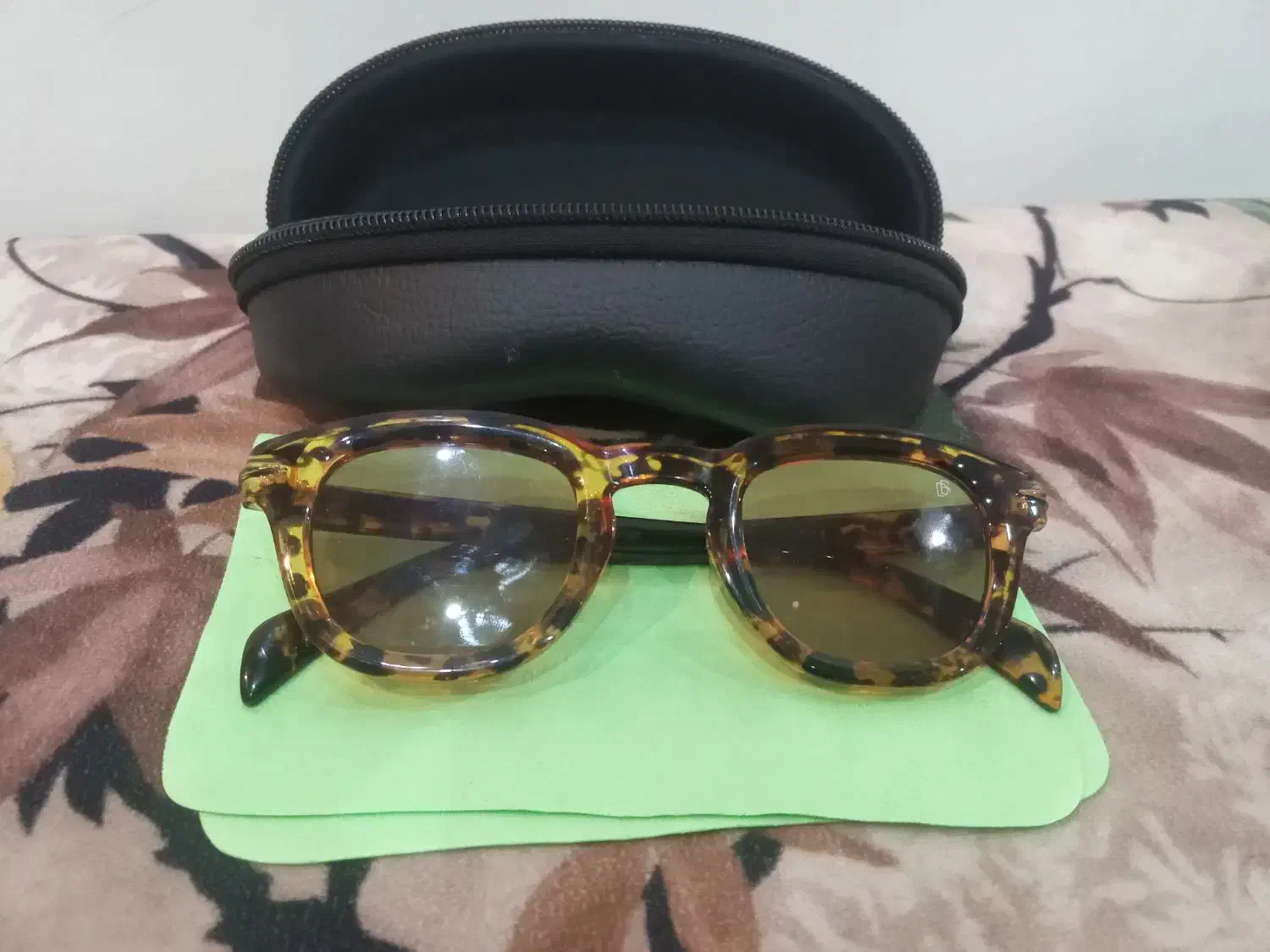 عینک آفتابی|زیورآلات و اکسسوری|هشتگرد, هشتگرد قدیم|دیوار