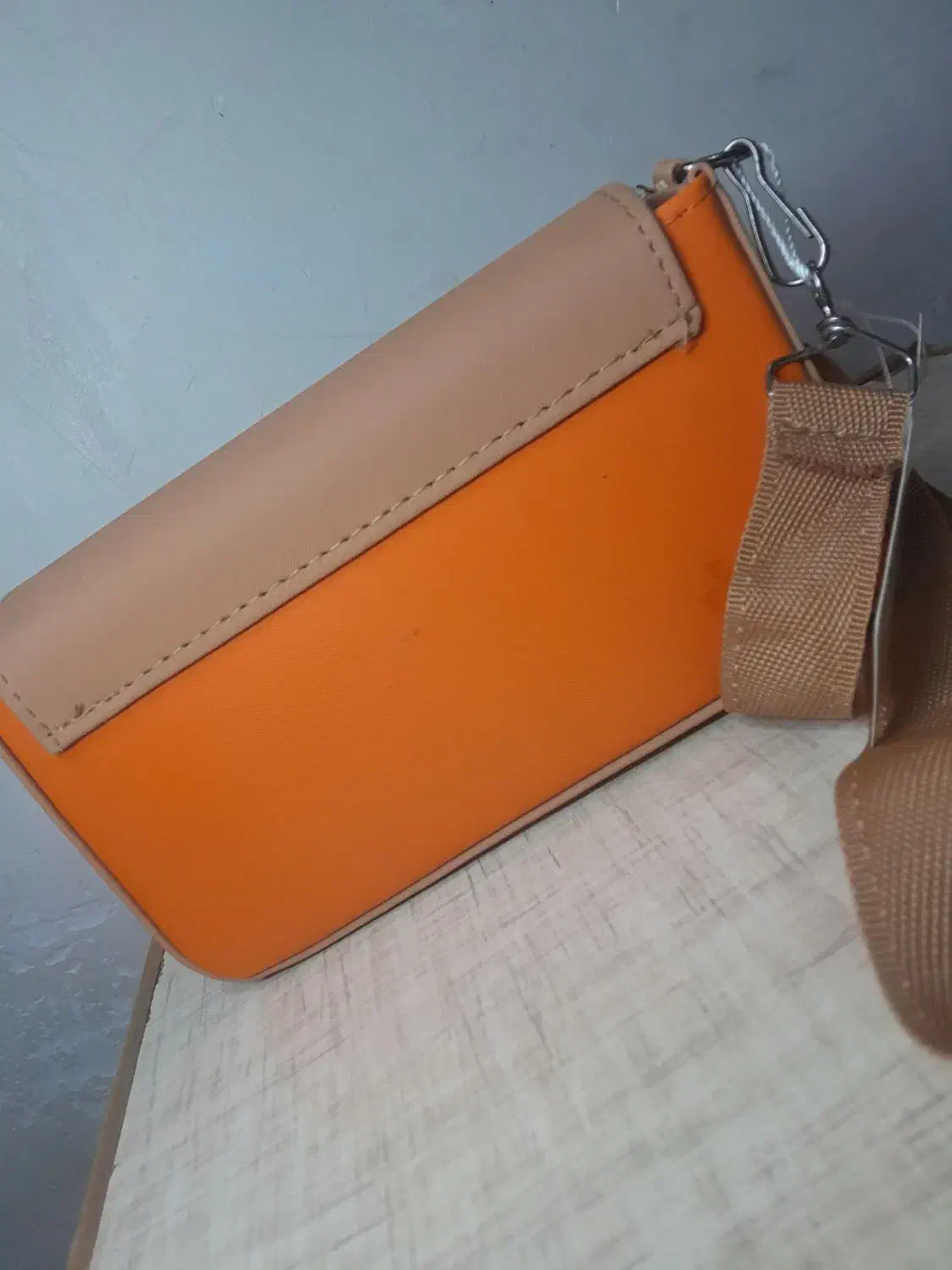 کیف|کیف، کفش، کمربند|بروجرد, |دیوار