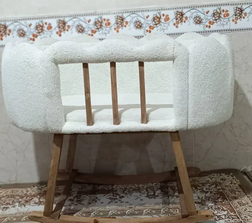 تخت کودک|تخت و صندلی بچه|ری, علایین|دیوار