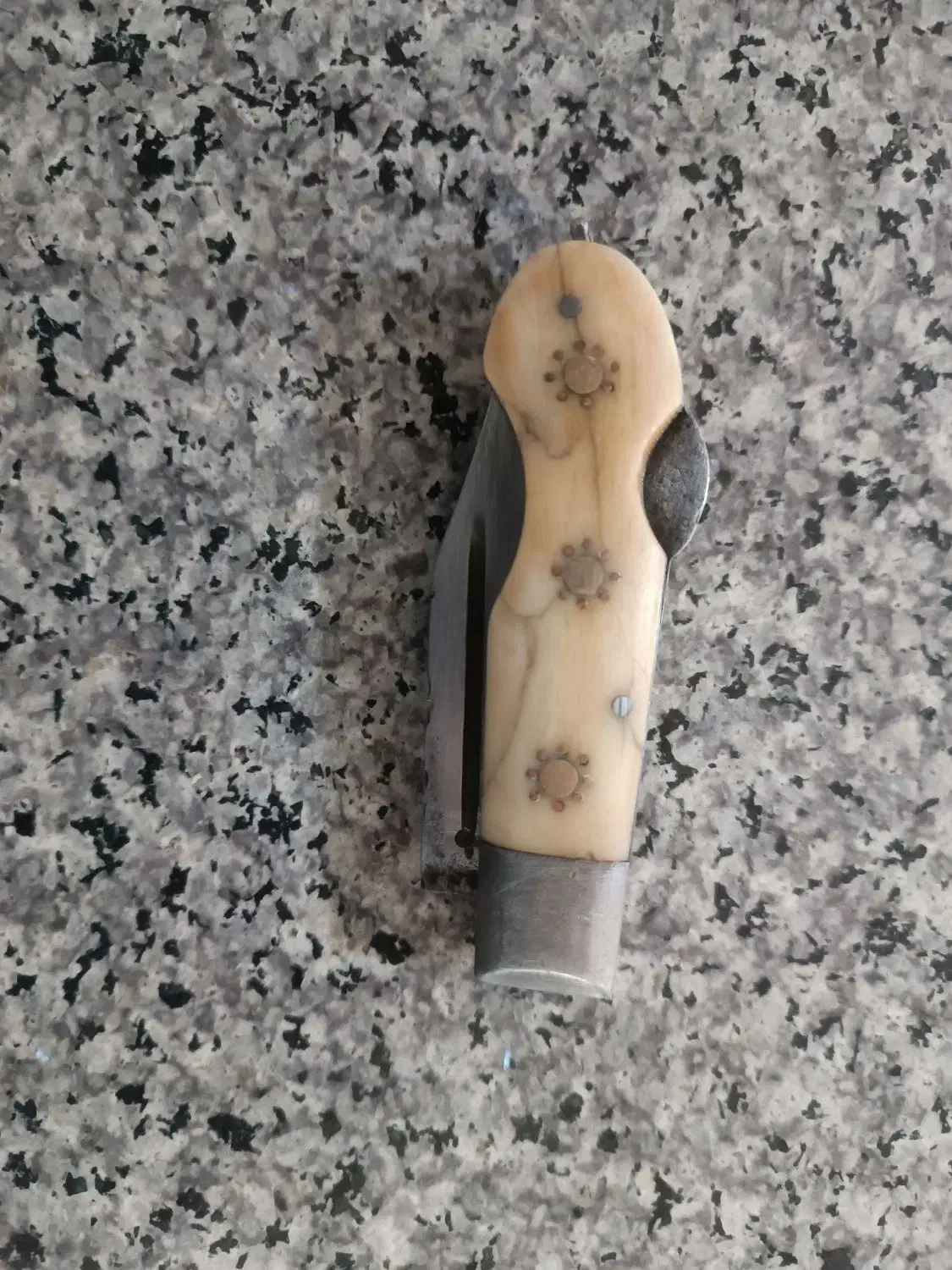 چاقوی بابا|کلکسیون اشیاء عتیقه|ارومیه, |دیوار