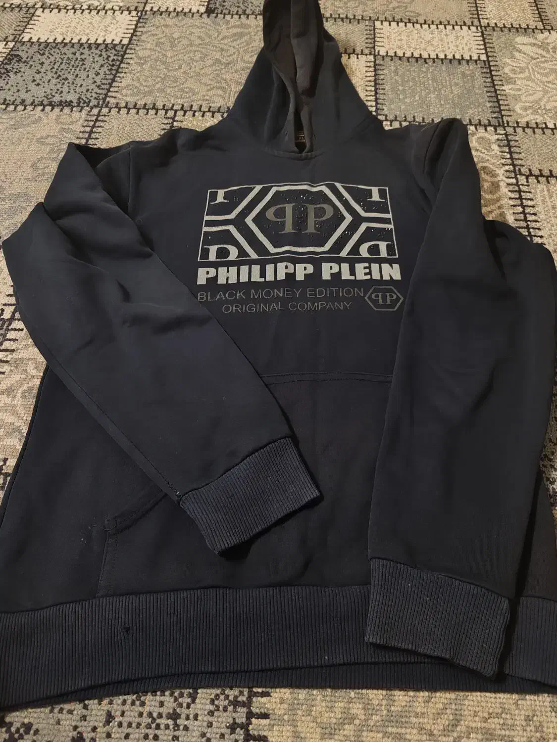 لباس درحدنو وکارکرده|لباس|نیشابور, گنبد سبز|دیوار