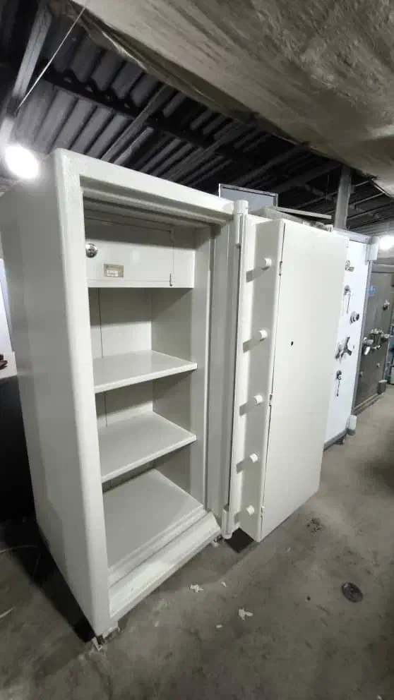 گاوصندوق 2000ksکاوه اصلی|ابزارآلات|تبریز, |دیوار