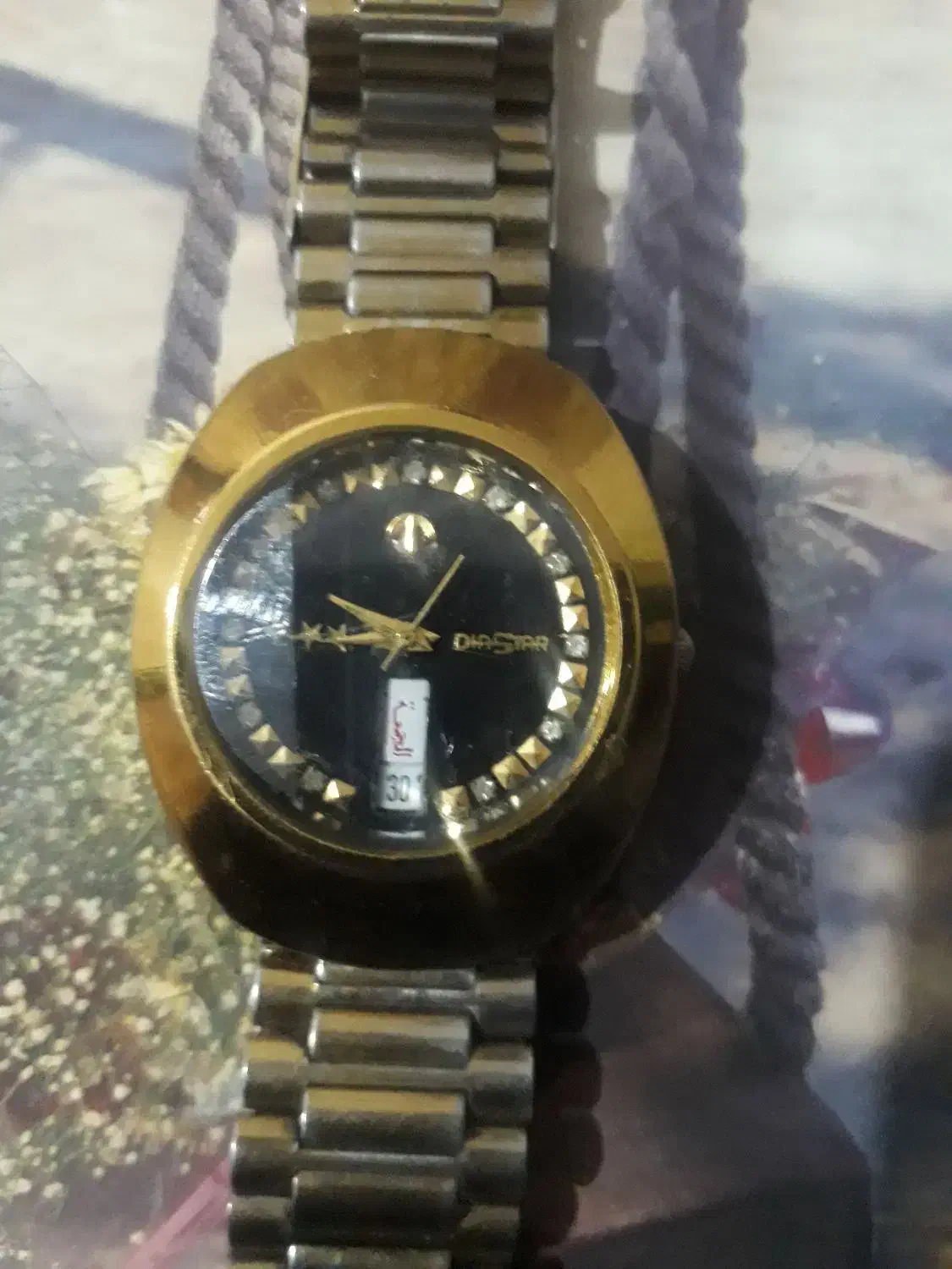 ساعت را دو سالم|ساعت|بروجن, |دیوار