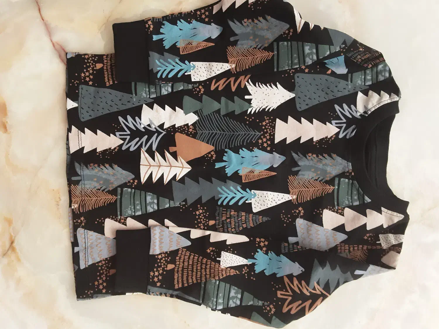 لباس بچگانه دختر|کفش و لباس بچه|میانه, |دیوار