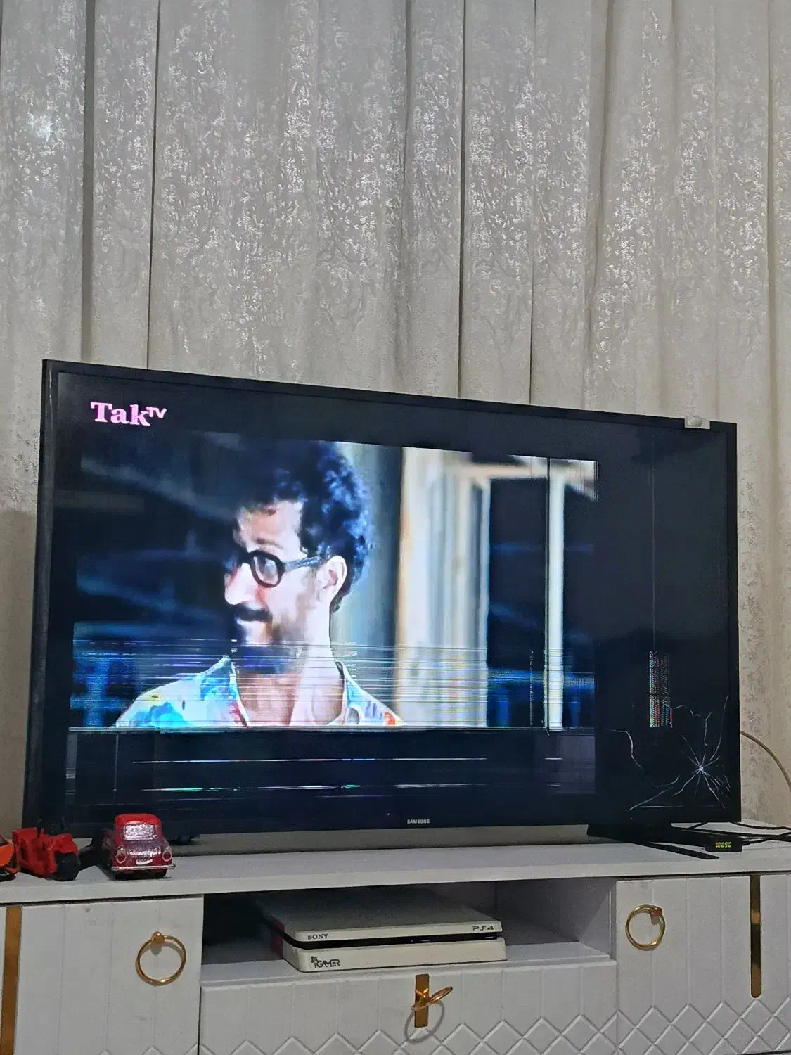 تلویزیون نیازمندتعمیر|تلویزیون و پروژکتور|بومهن, |دیوار