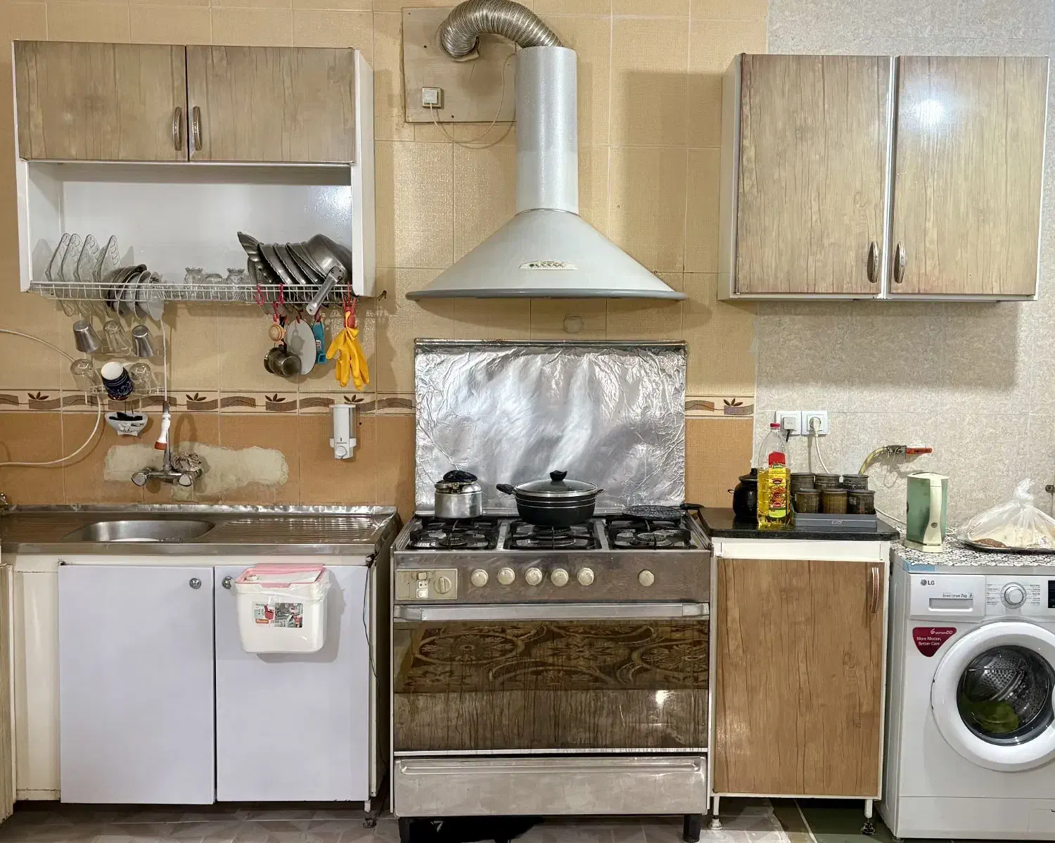 درود نو کاملا سالم. همراه هود|جاکفشی، کمد، دراور|امیدیه, |دیوار