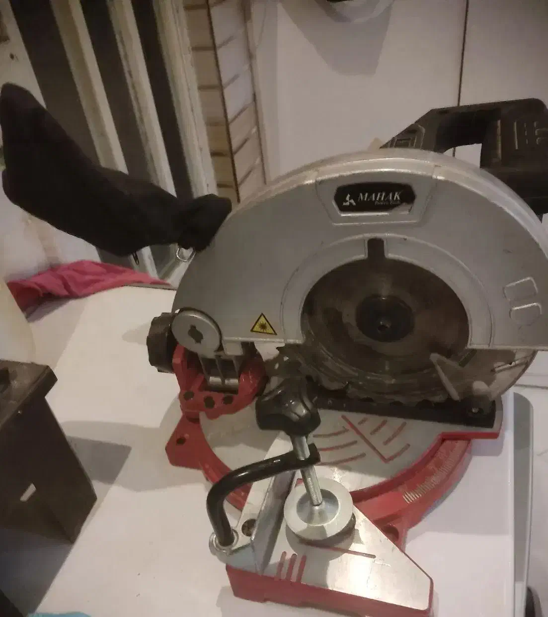 اره فارسی بر محک|ابزارآلات|مشهد, انقلاب|دیوار