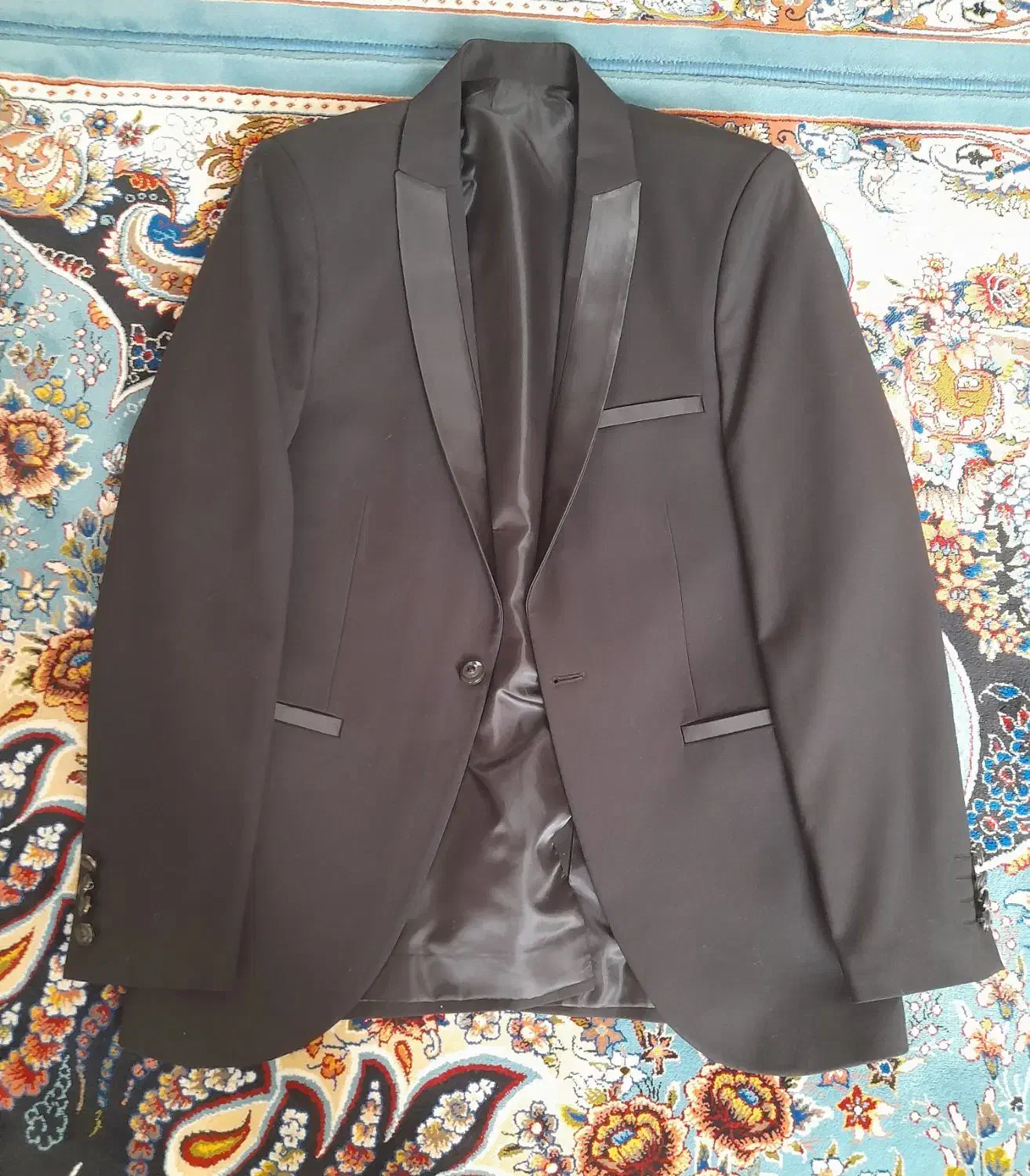 کت وشلوار مجلسی|لباس|رباطکریم, رباطکریم|دیوار