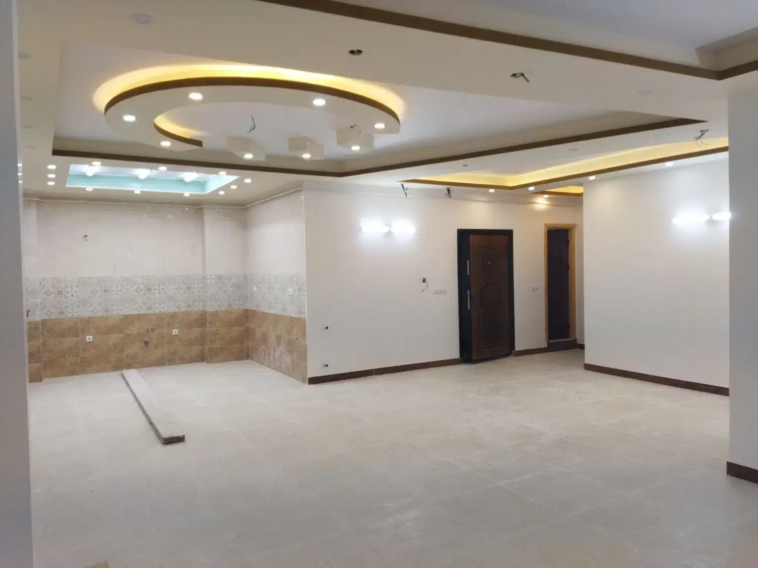 اجاره طبقه اول ماشین رو نوساز|اجارهٔ آپارتمان|لنگرود, |دیوار