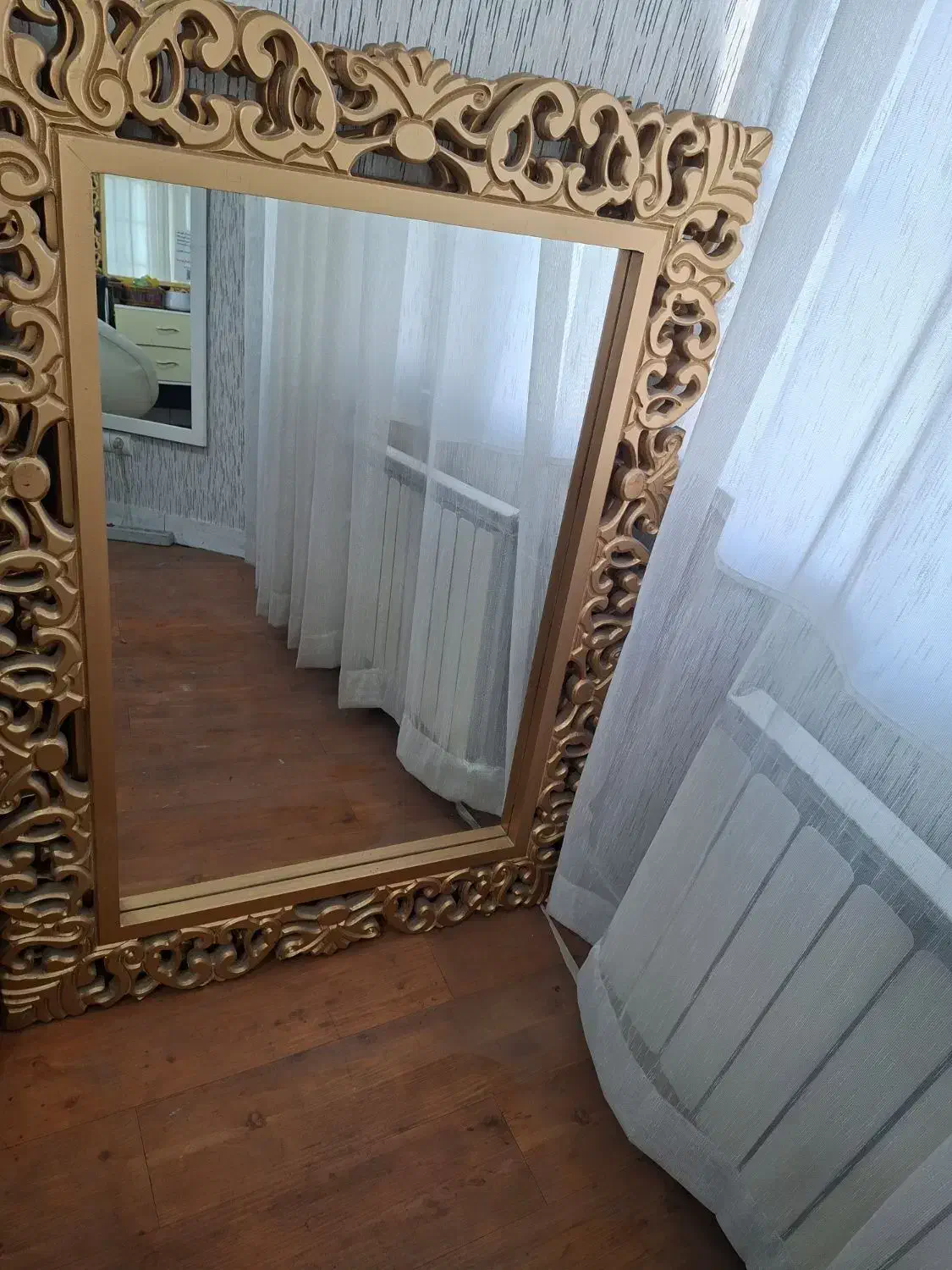 آئینـه|آینه|تهران, سردارجنگل|دیوار