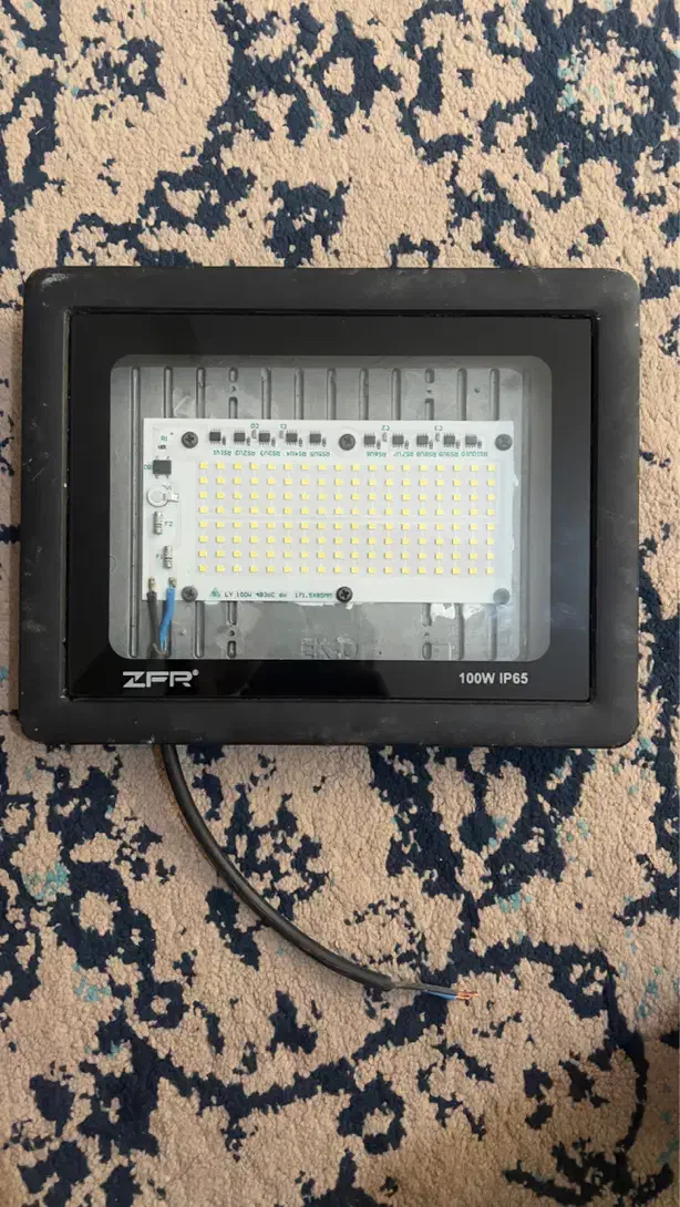 پرژکتور ۱۰۰ وات ضد آب(بازسازی شده)|لامپ و چراغ|قشم, |دیوار