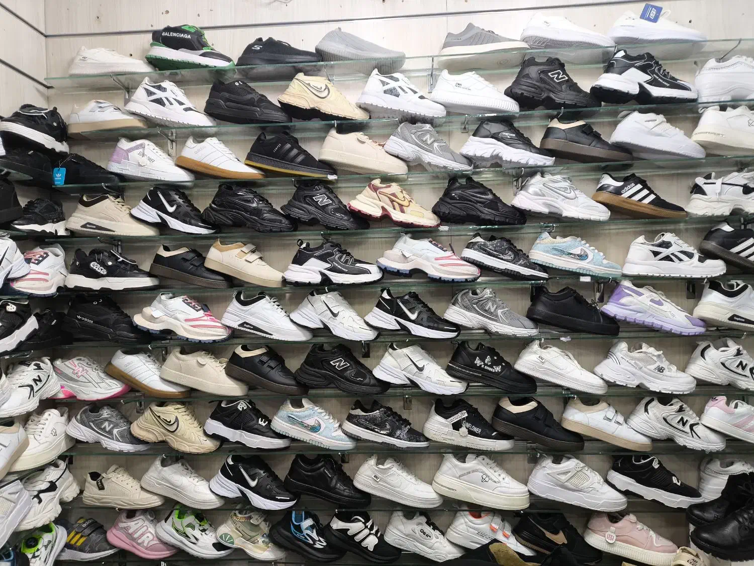 حراج کفش به علت تغییر شغل|حراج|یاسوج, |دیوار