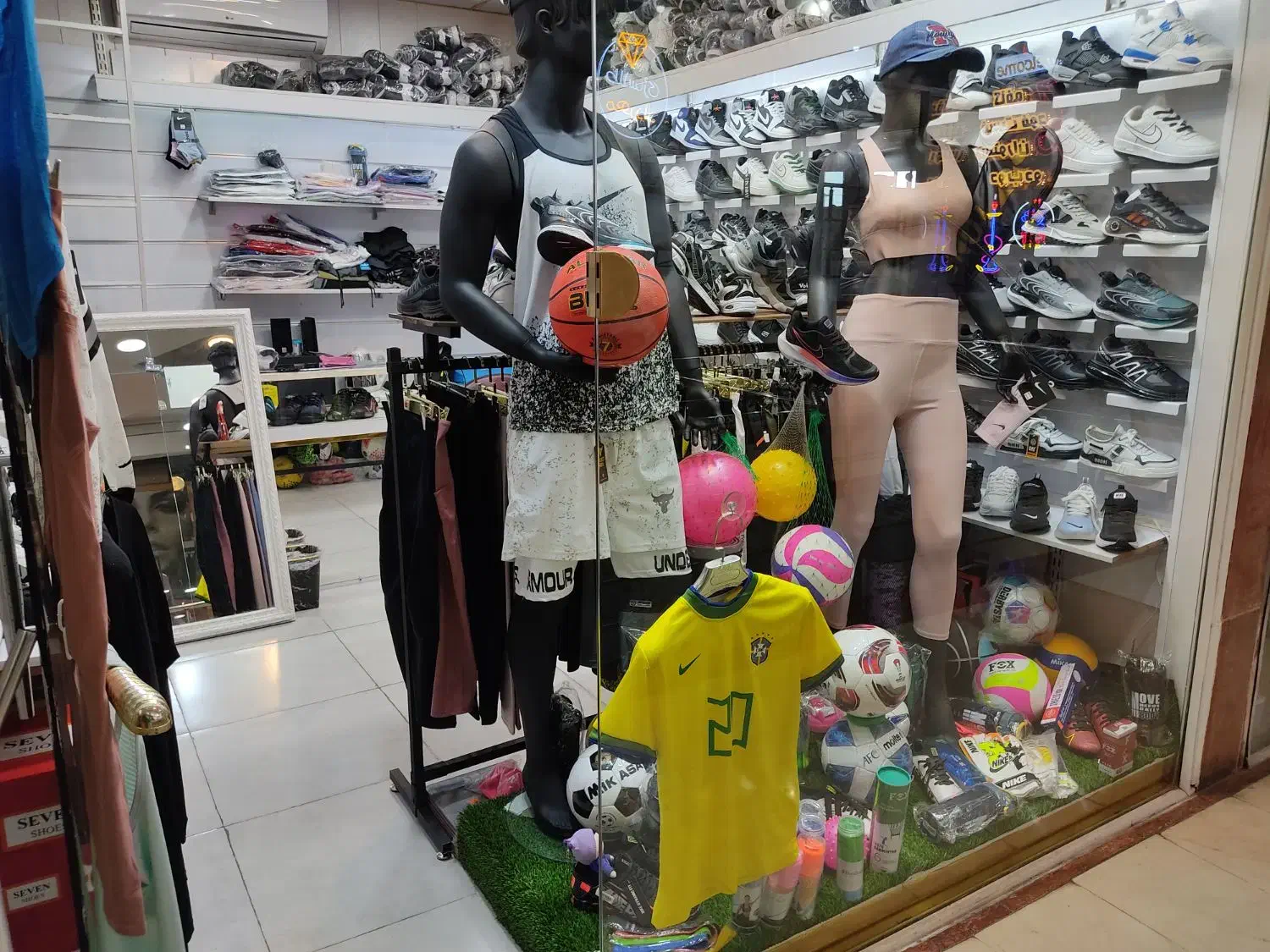 کتونی فوتبالی و لوازم ورزشی زیر قیمت خرید|تجهیزات ورزشی|تهران, جنت‌آباد مرکزی|دیوار