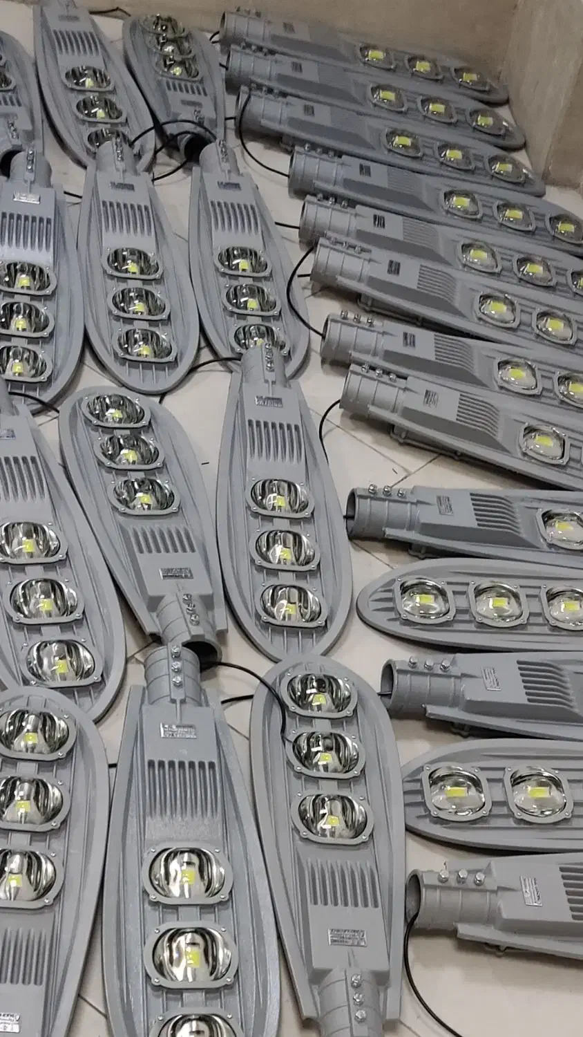 چراغ خیابانی ۲۰۰ وات  ضمانت تعویض|لامپ و چراغ|تهران, سعادتآباد|دیوار