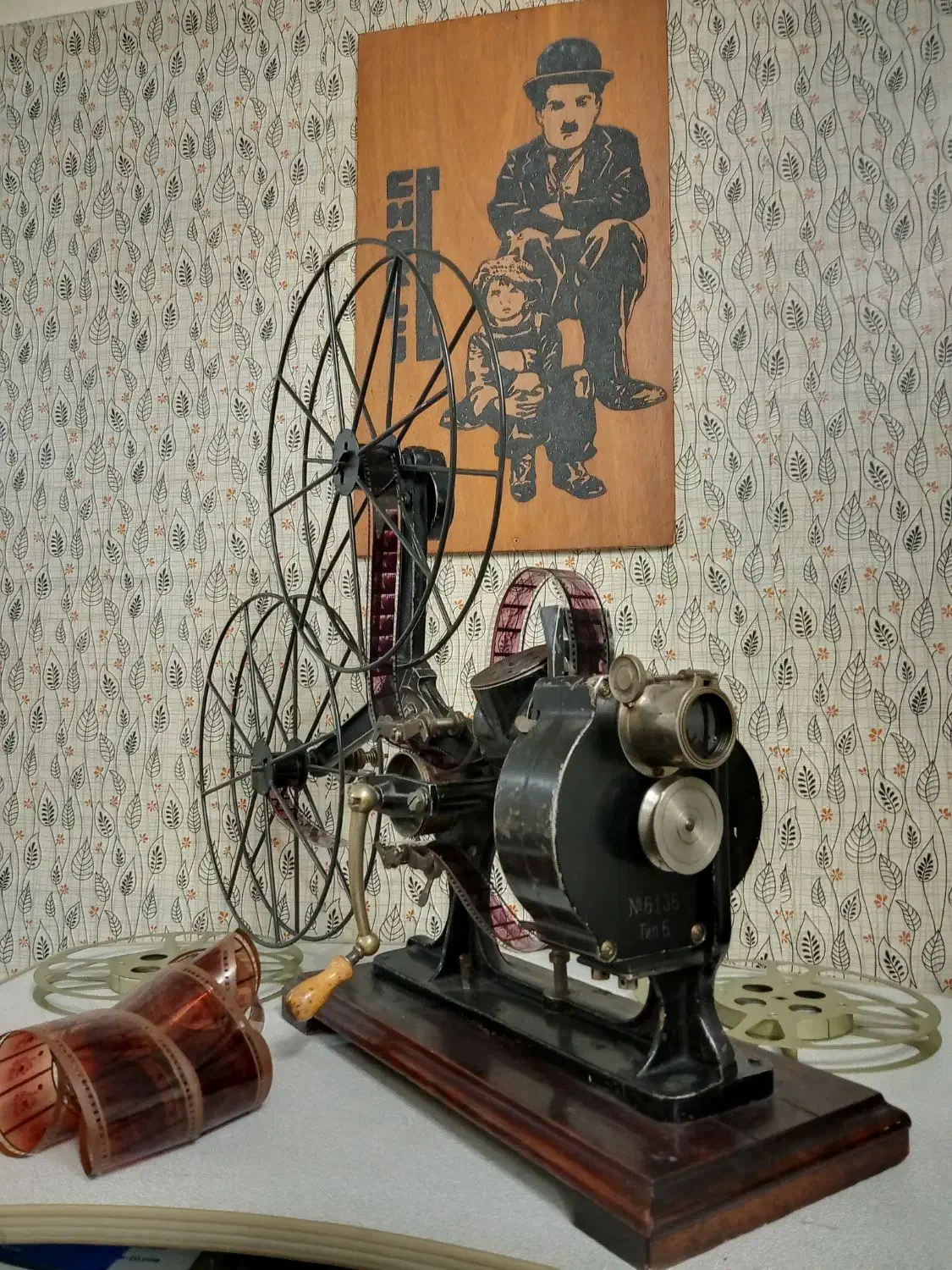 آپارات ۳۵ میلیمتری سینمایی دستی عصر چارلی|تلویزیون و پروژکتور|ری, شهرری|دیوار