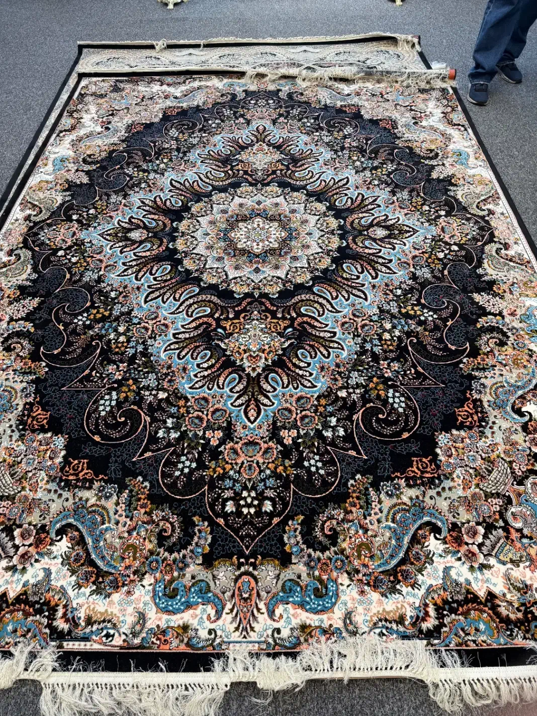 فرش های ۹‌متری ۷۰۰ شانه و ۱۲۰۰ شانه ۴۰ درصد تخفیف|فرش|شاهرود, |دیوار