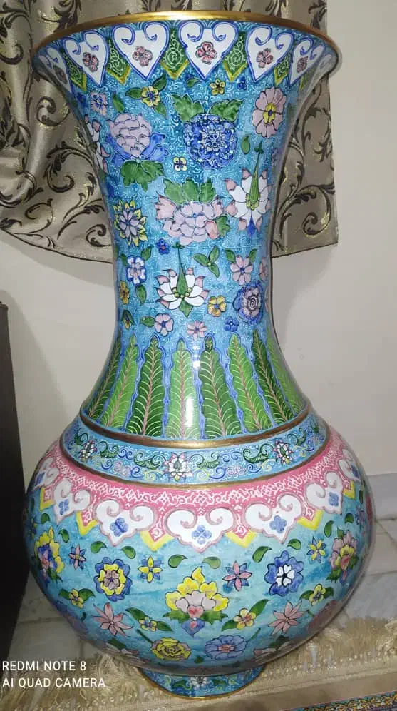 گلدان برنجی|کلکسیون اشیاء عتیقه|تهران, نیروی هوایی (پیروزی)|دیوار