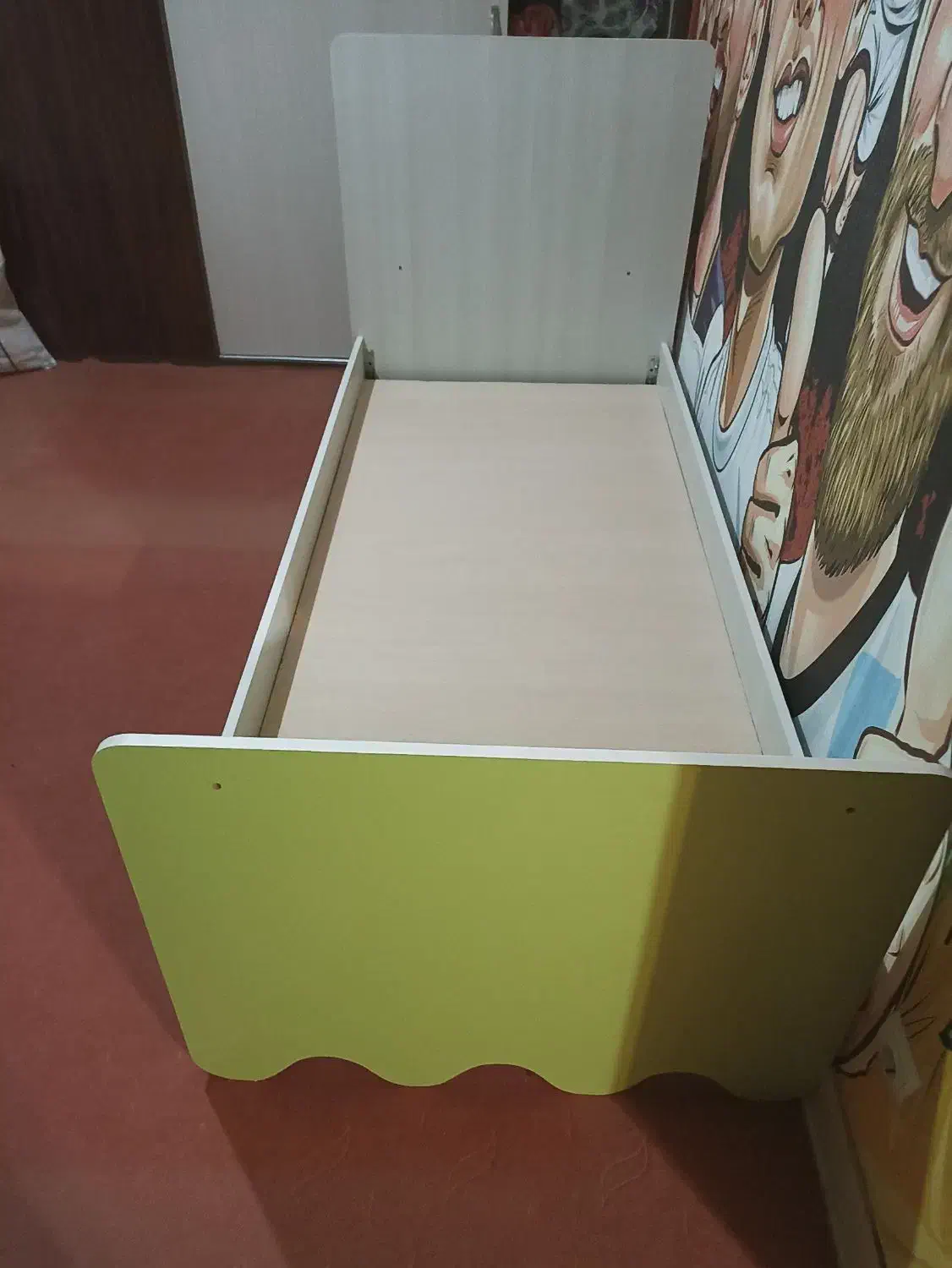 تخت تک‌نفره همراه با کفی و دو کشو و بدون تشک  .|تخت و سرویس خواب|تبریز, |دیوار