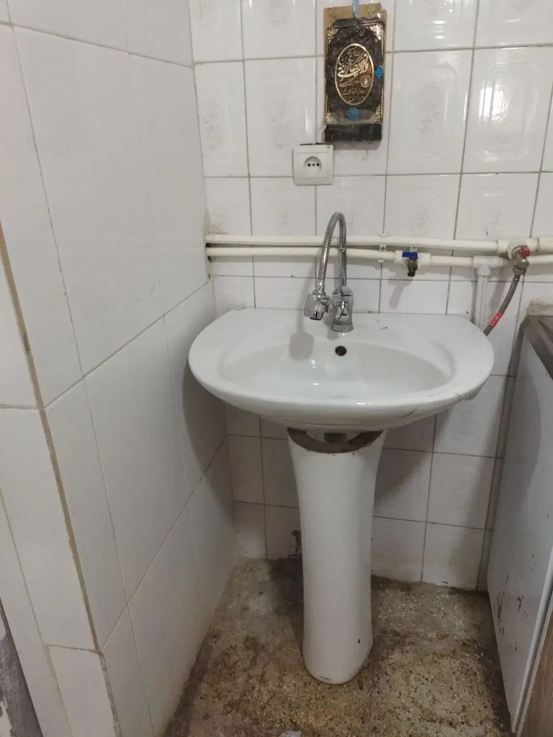 آینه وروشویی|آرایشگاه و سالن‌های زیبایی|ساوه, |دیوار