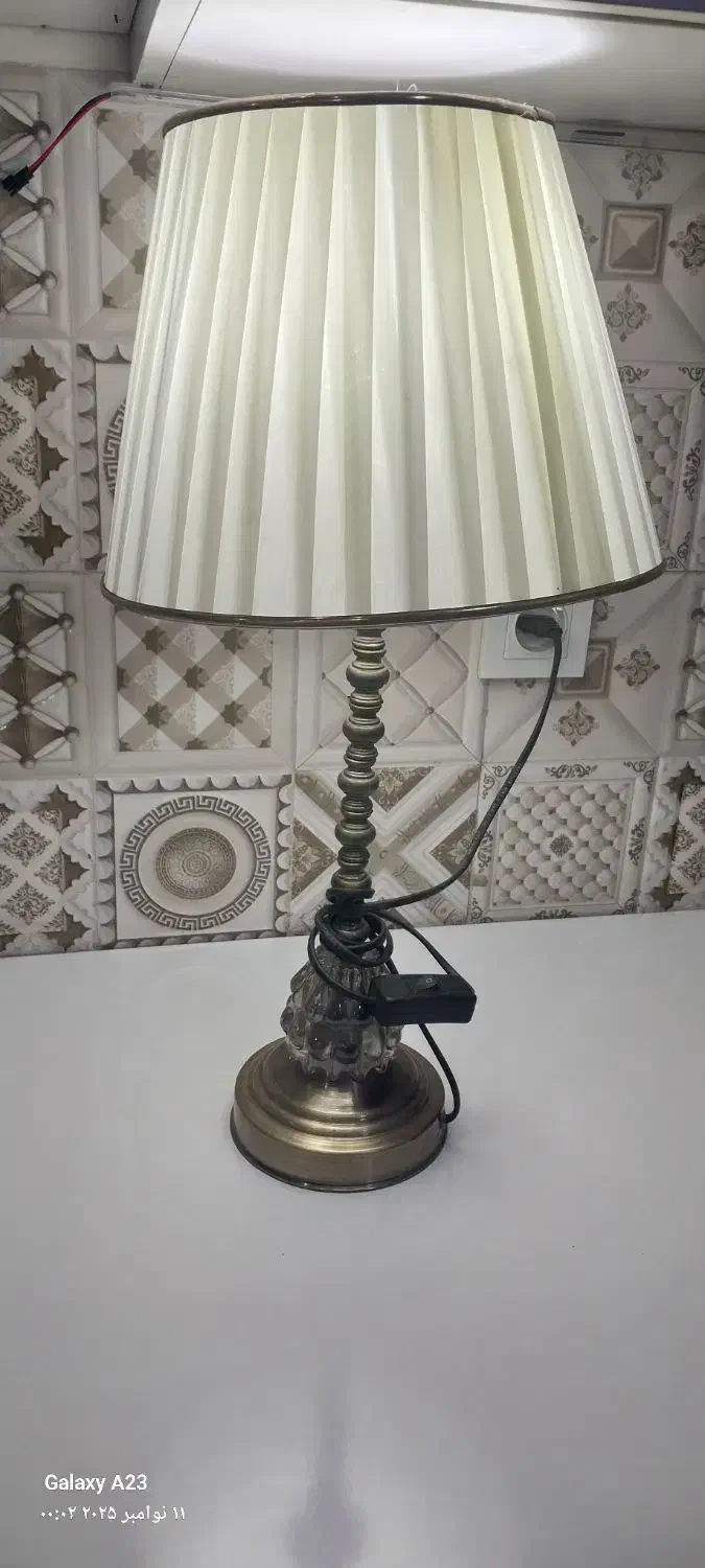 یک عدد چراغ خواب ویک عدد کلاه اباژربزرگ|چراغ خواب و آباژور|صباشهر, |دیوار