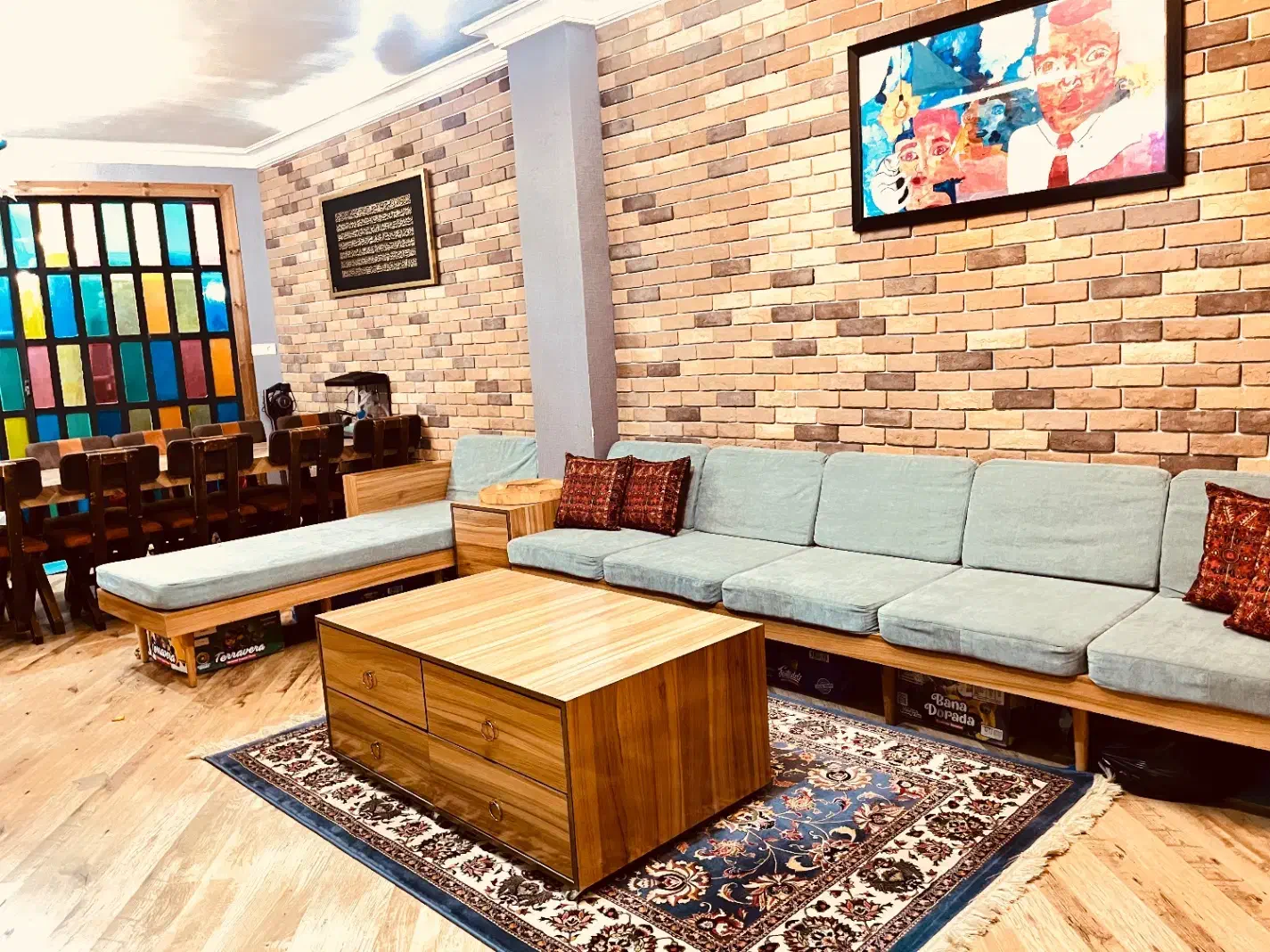 فروش فوری به دلیل جابه جایی|مبلمان خانگی و میز عسلی|رشت, ولکس|دیوار