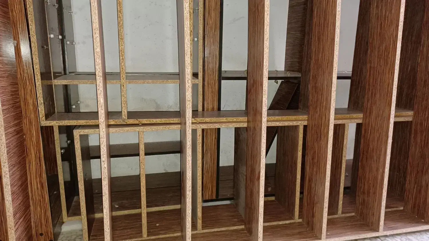 قفسهها|کتابخانه، شلف، قفسههای دیواری|رشت, حمیدیان|دیوار