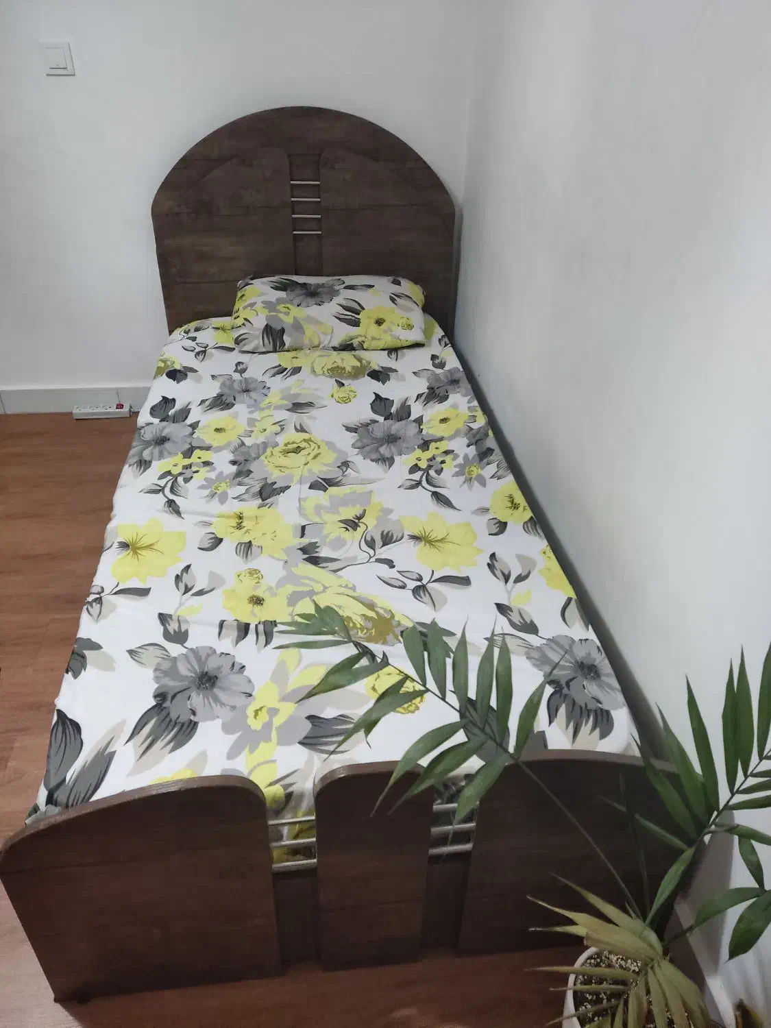 تخت خواب تک نفره|تخت و سرویس خواب|رشت, کوی مهر|دیوار