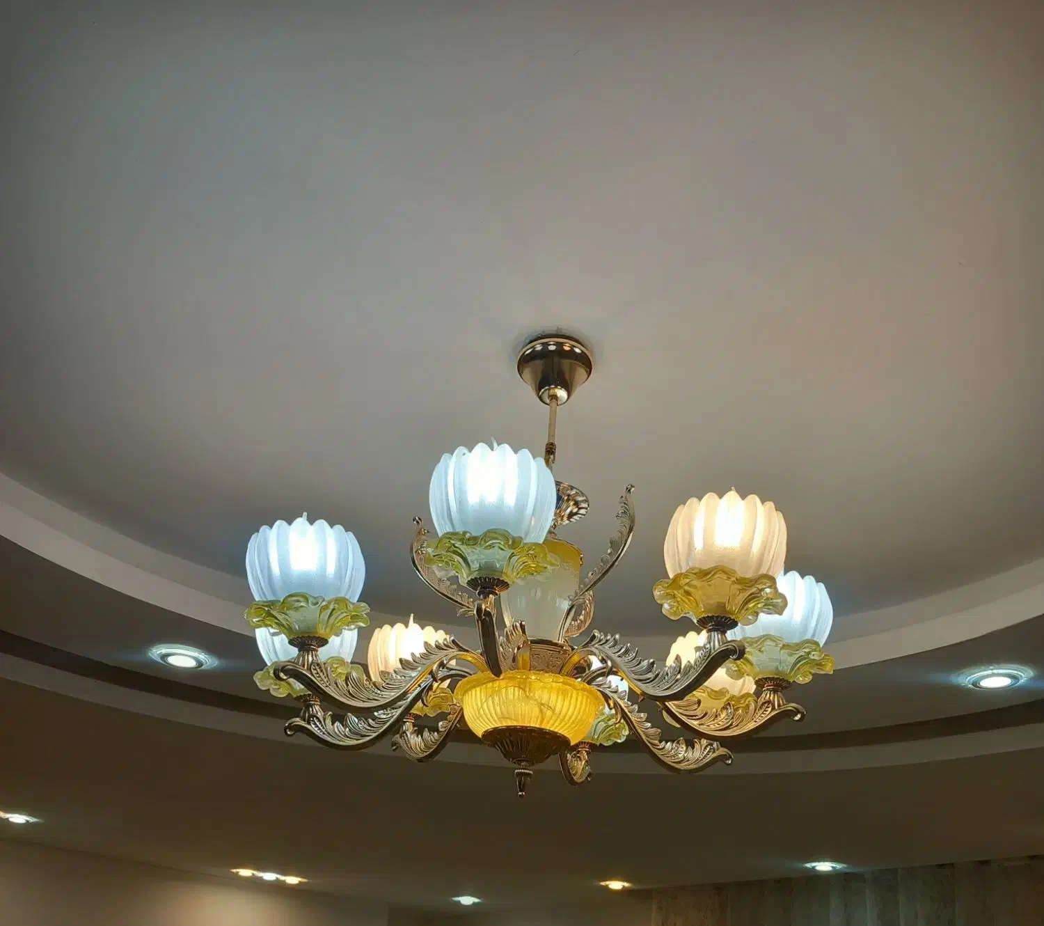 لوستر 8 شاخه|لوستر و چراغ آویز|صدرا-فارس, فاز ۲|دیوار