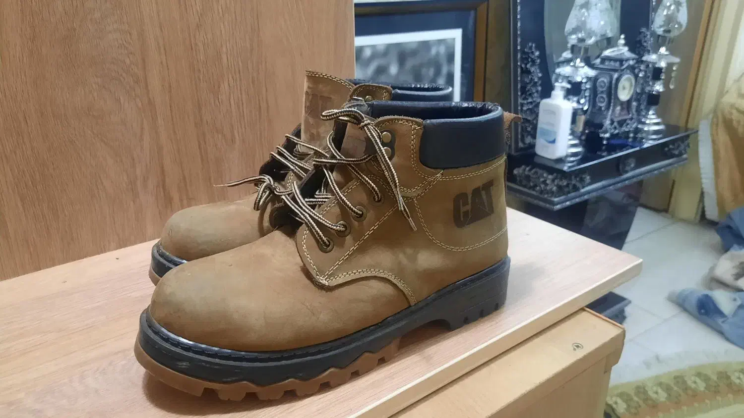 کتونی بوت کترپیلار ۴۱ ۴۲ کاترپیلار شهریار کت پوتین|کیف، کفش، کمربند|شهریار, شهریار|دیوار