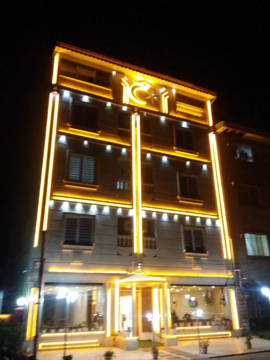 کاردر ارتفاع بدون نیاز به داربست|خدمات پیشه و مهارت|کرمانشاه, |دیوار