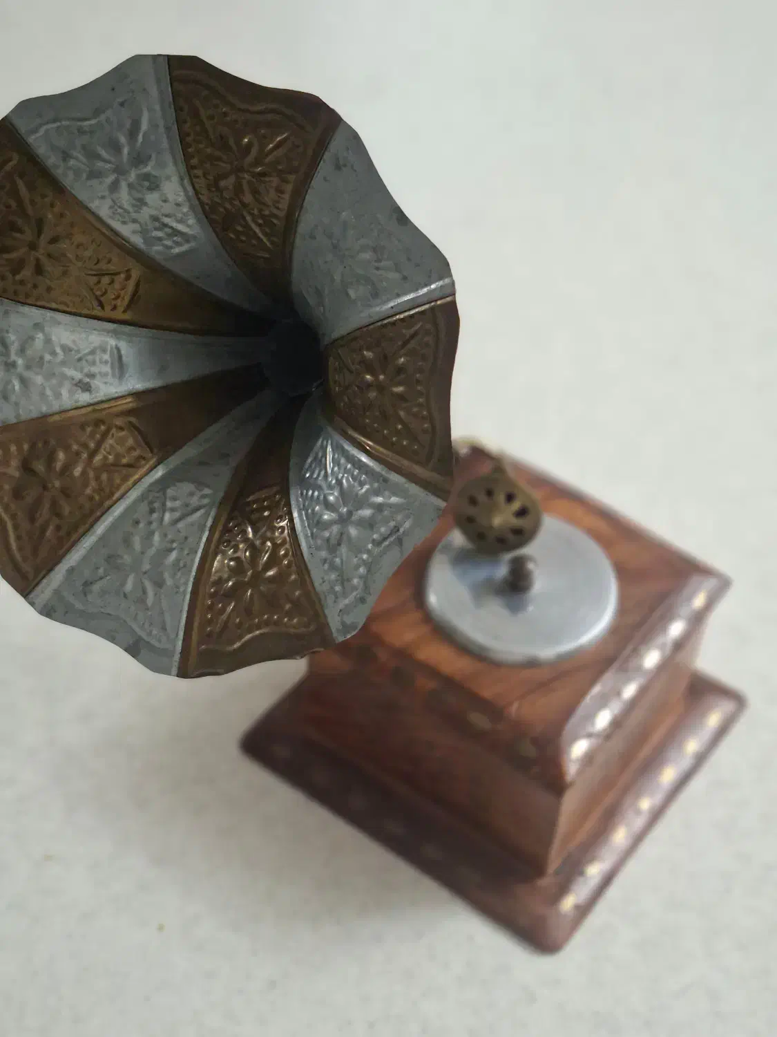 آباژور طرح عروسک و ی گرامافون دست ساز قدیمی دکوری|چراغ خواب و آباژور|تهران, کیانشهر|دیوار