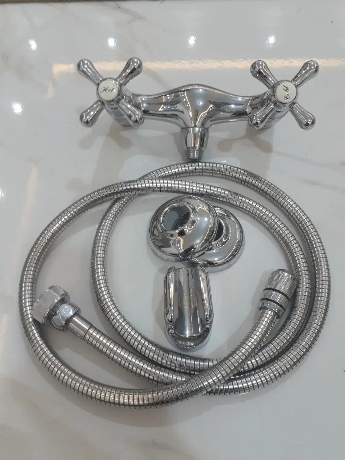 شیر توالت مارک گلد|لوازم سرویس بهداشتی|بروجرد, |دیوار