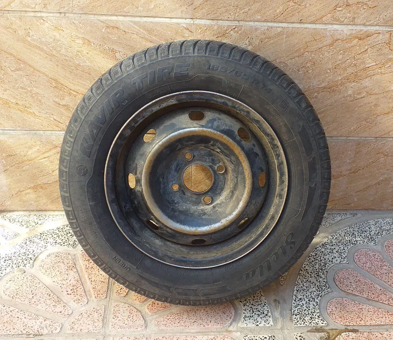 یک عدد رینگ و لاستیک پژویی سایز 14|قطعات یدکی و لوازم جانبی|ملایر, |دیوار