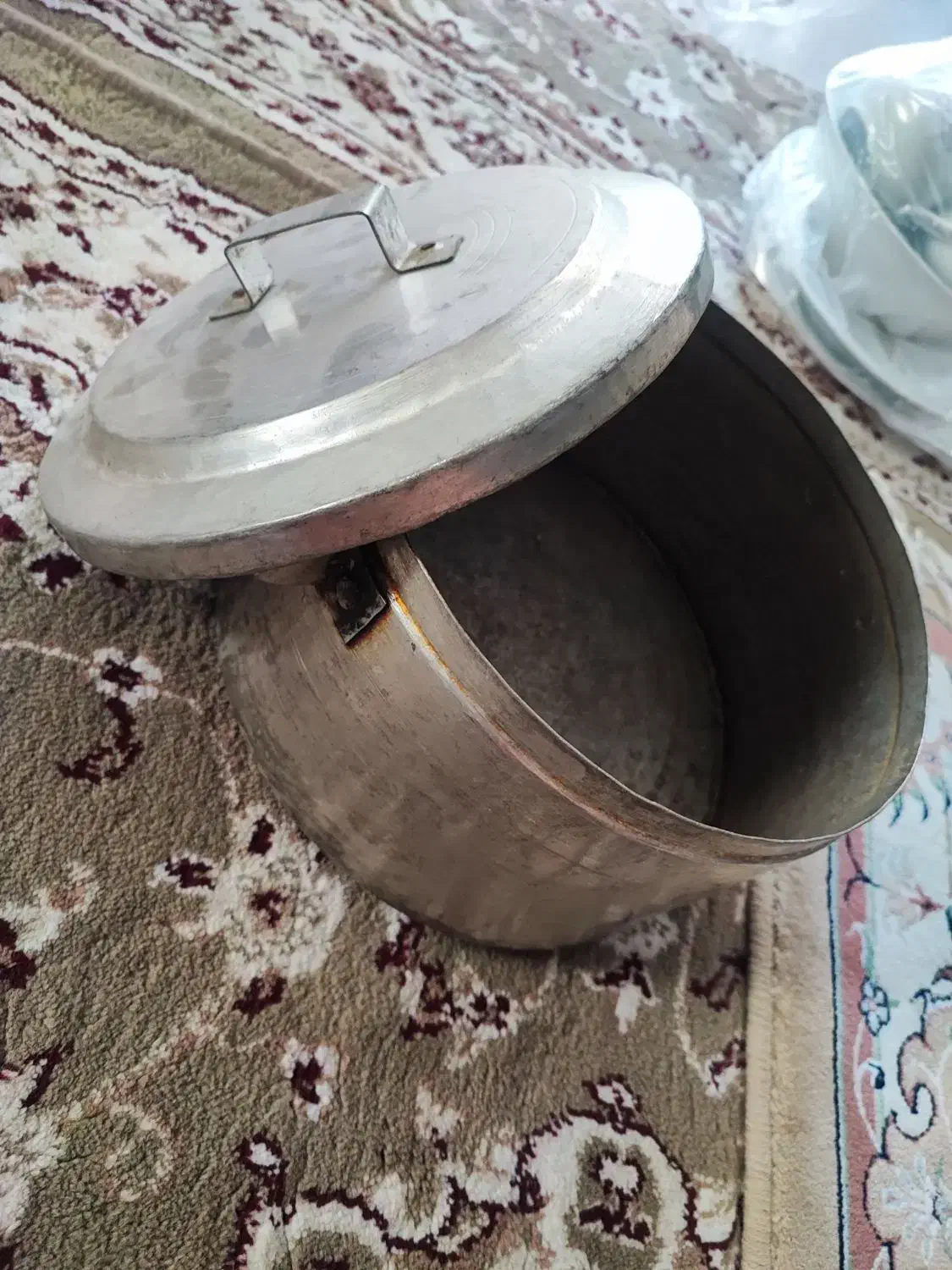 قابلمه مسی قدیمی|ظروف پخت‌وپز|پرند, فاز ۴|دیوار