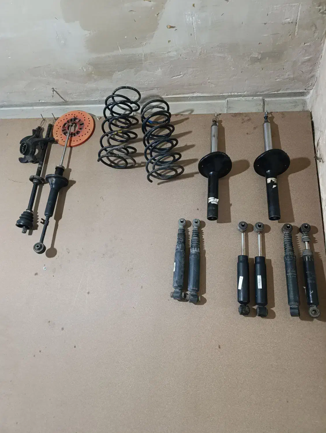 کمک فنر استوک زیرصفری تعمیرنشده درحد|قطعات یدکی و لوازم جانبی|بروجرد, |دیوار