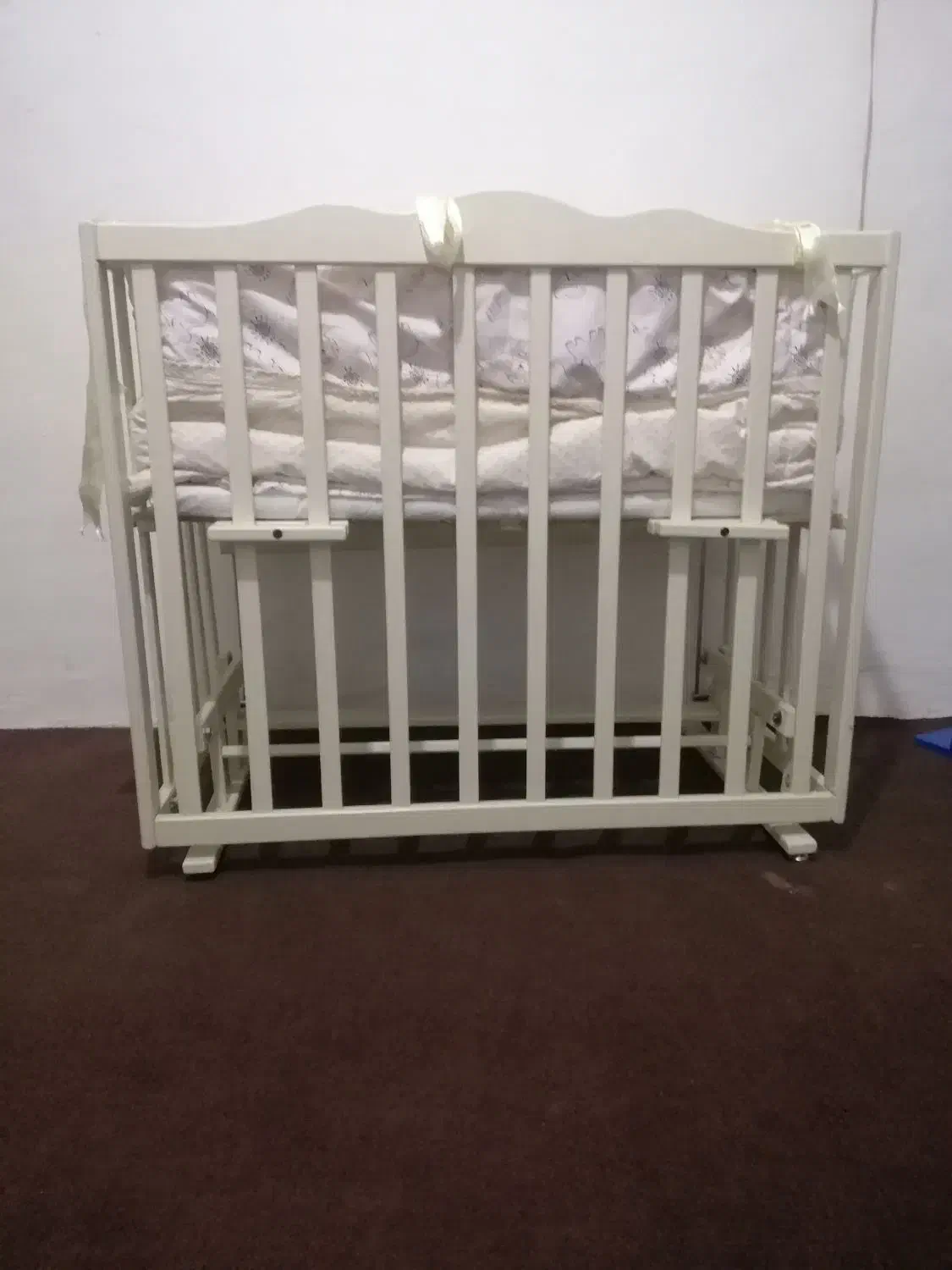 تخت گهواره کنار مادر مدل کلاسیک|تخت و سرویس خواب|کنگاور, |دیوار