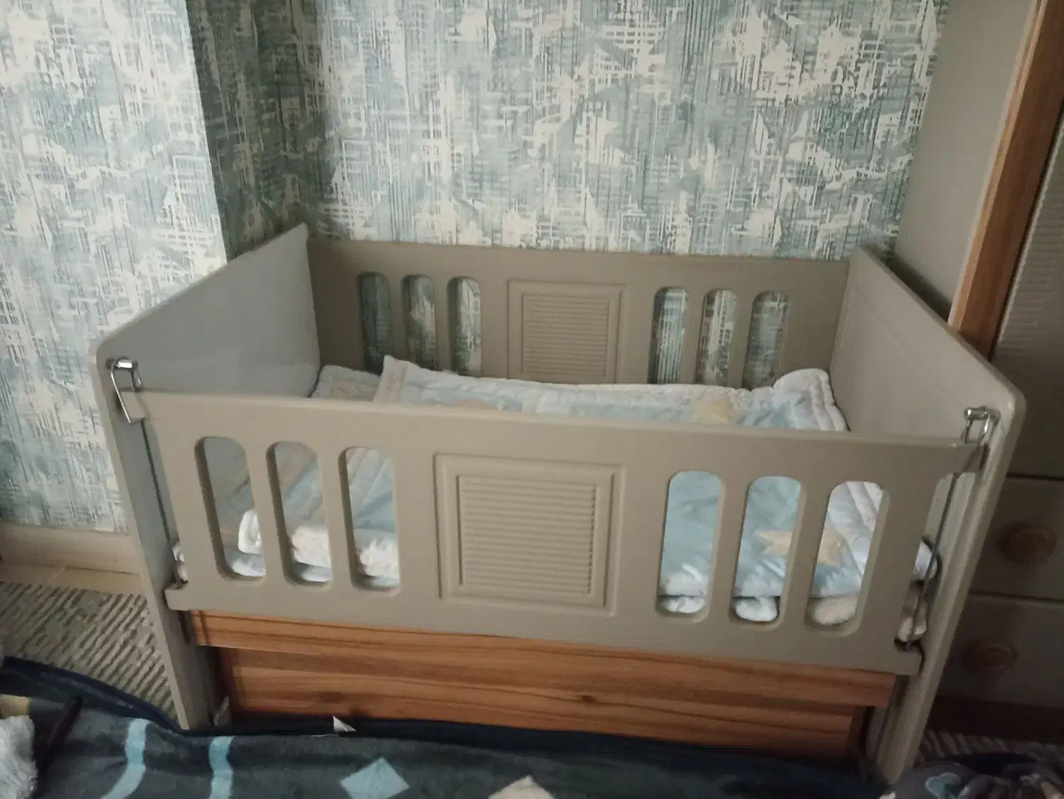 تخت نوزاد|تخت و صندلی بچه|همدان, |دیوار