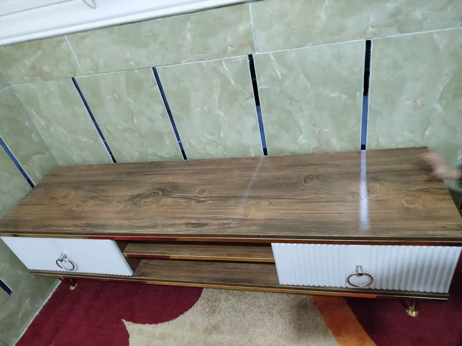 زیرتلویزون سالم نو بدون مشکل. ساعت دیوار شیک سالم|میز تلویزیون|یاسوج, |دیوار