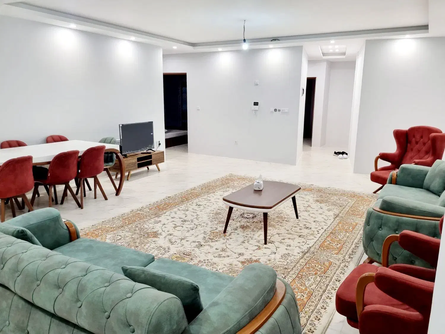 اجاره روزانه هتل اپارتمان منزل مبله خانه مسافر شیک|اجارهٔ کوتاهمدت آپارتمان و سوئیت|شیراز, زند|دیوار