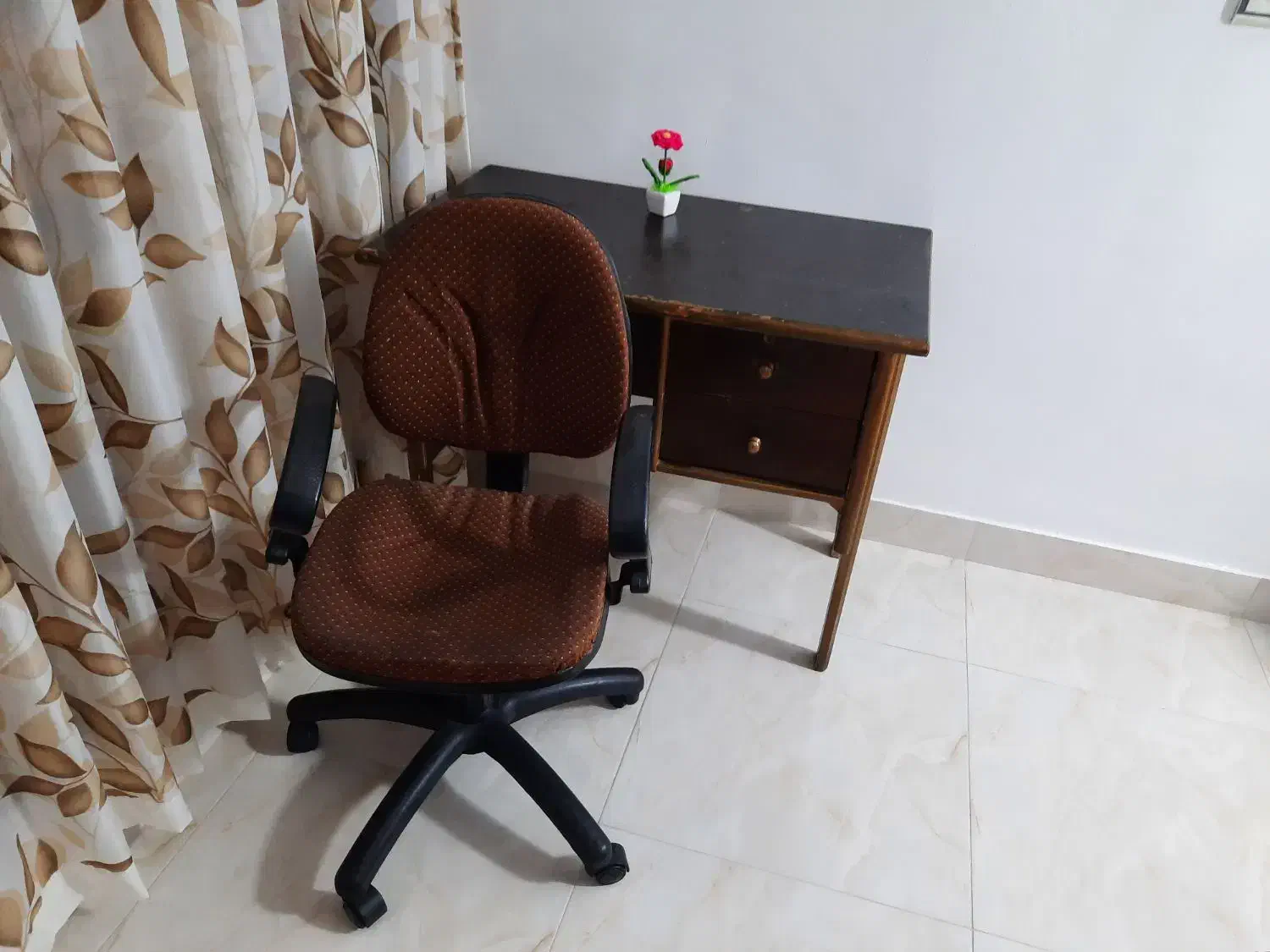 میزو صندلی|میز تحریر و کامپیوتر|سرخرود, |دیوار