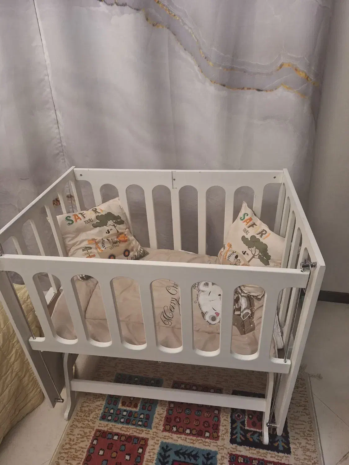 تخت کنار مادر سفید|تخت و صندلی بچه|تهران, کاشانک|دیوار