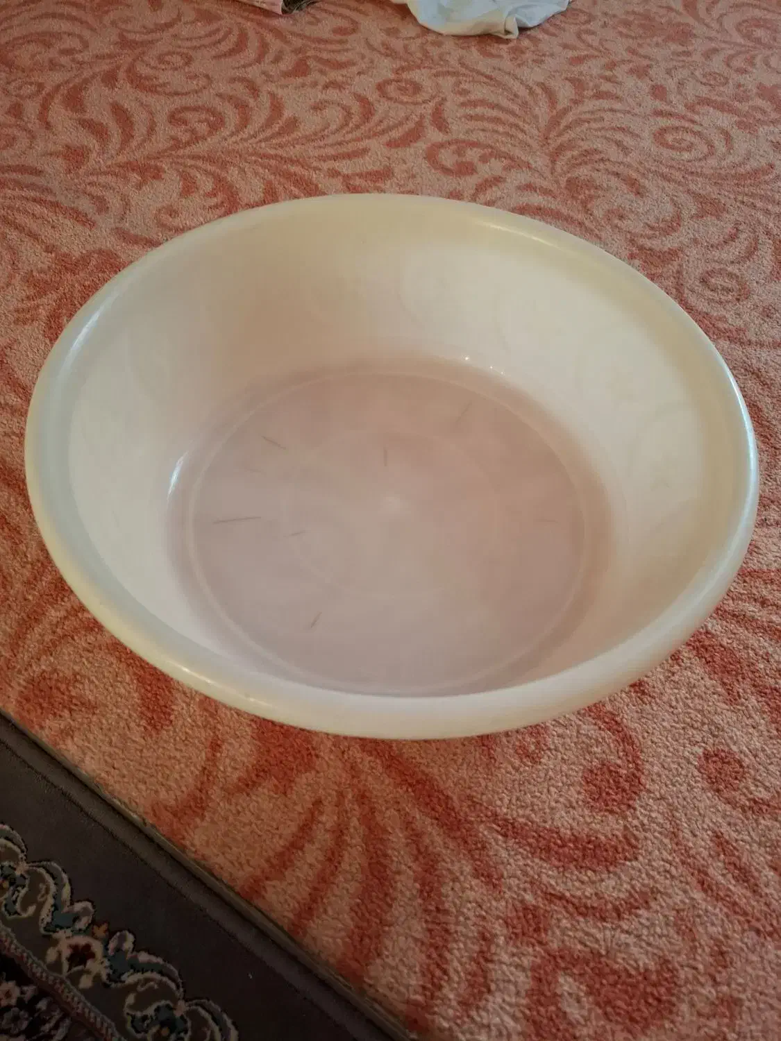 تشت رویی آغشته به روغن سوخته|اشیا|برازجان, |دیوار