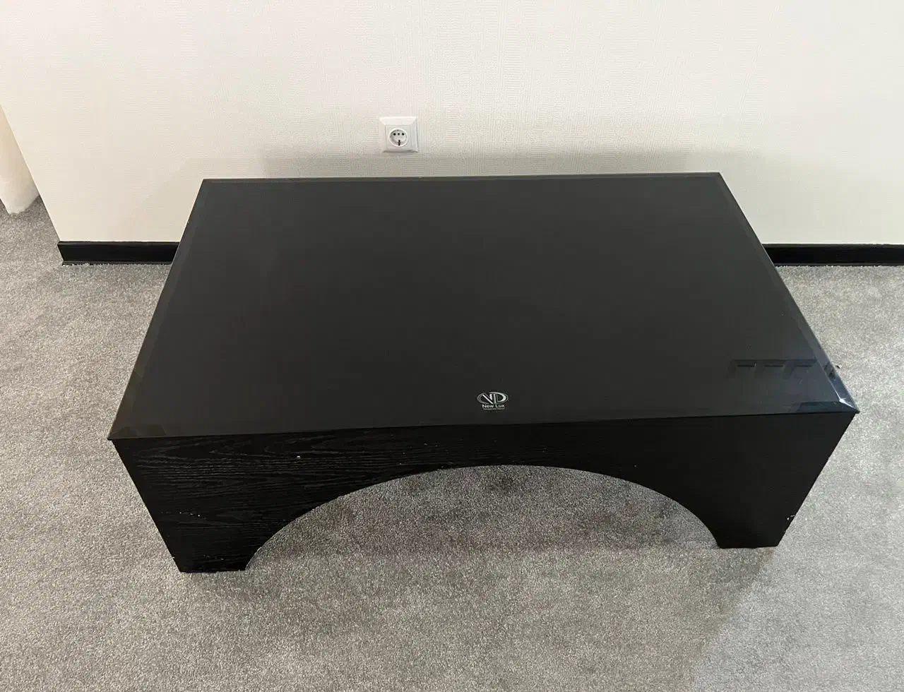 جلو‌مبلی ترک‌ و دو عدد عسلی.|مبلمان خانگی و میز عسلی|جم, |دیوار