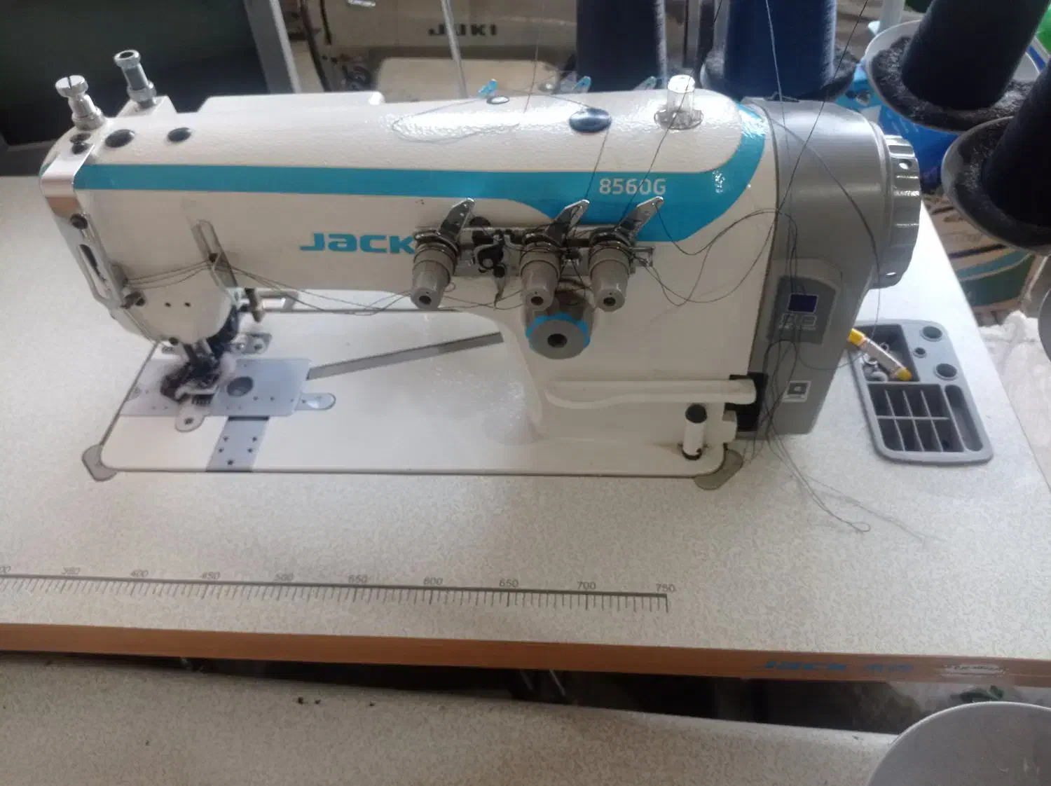 چرخ خیاطی سه سوزنه سه قلاب جک غلطک دار تمیز|چرخ خیاطی و ریسندگی|تبریز, |دیوار