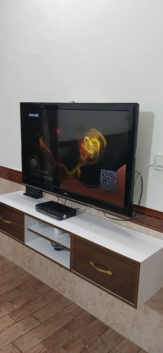 تلوزیون ال‌جی سایز ۴۲ اینچ|تلویزیون و پروژکتور|قوچان, |دیوار