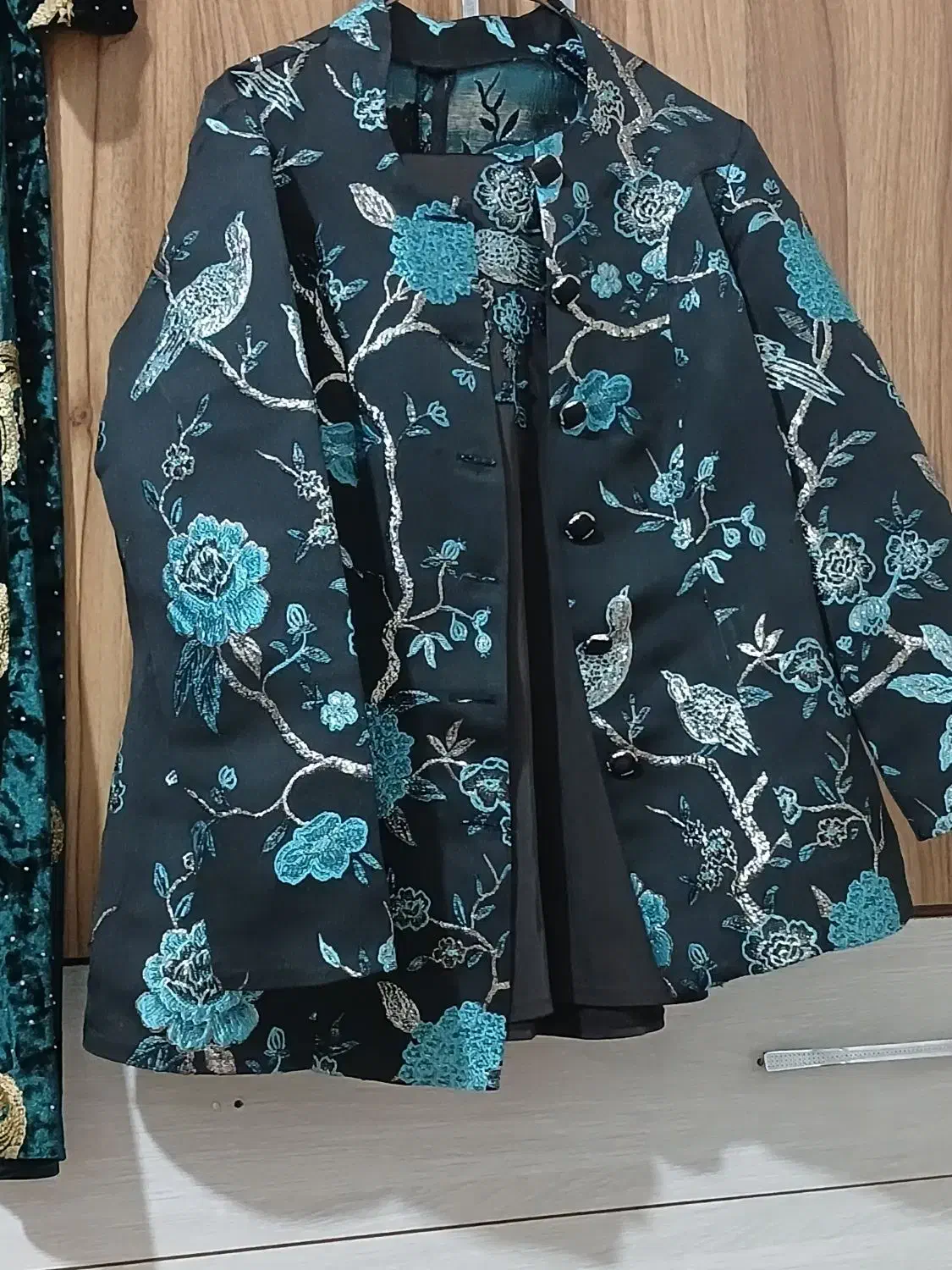 کت شلوار|لباس|قرچک, پویینک|دیوار