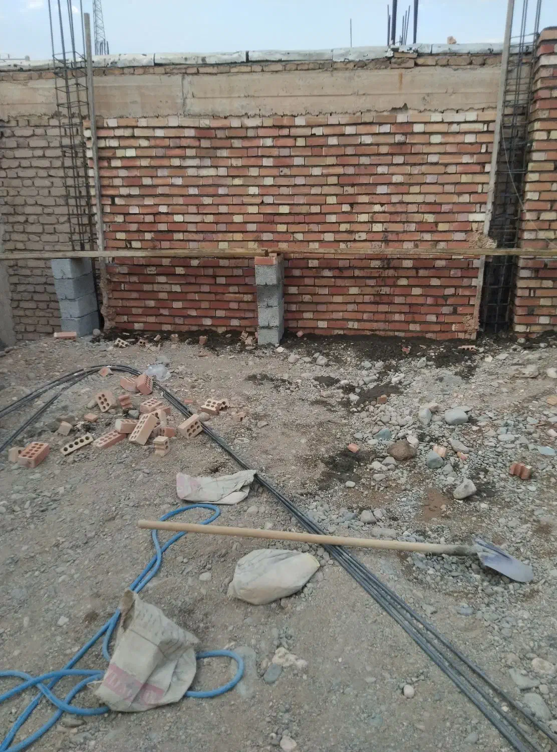 استا بنا آجر 35ساتنی سیمان کاری شیب گیری کف سازی|خدمات پیشه و مهارت|جیرفت, |دیوار