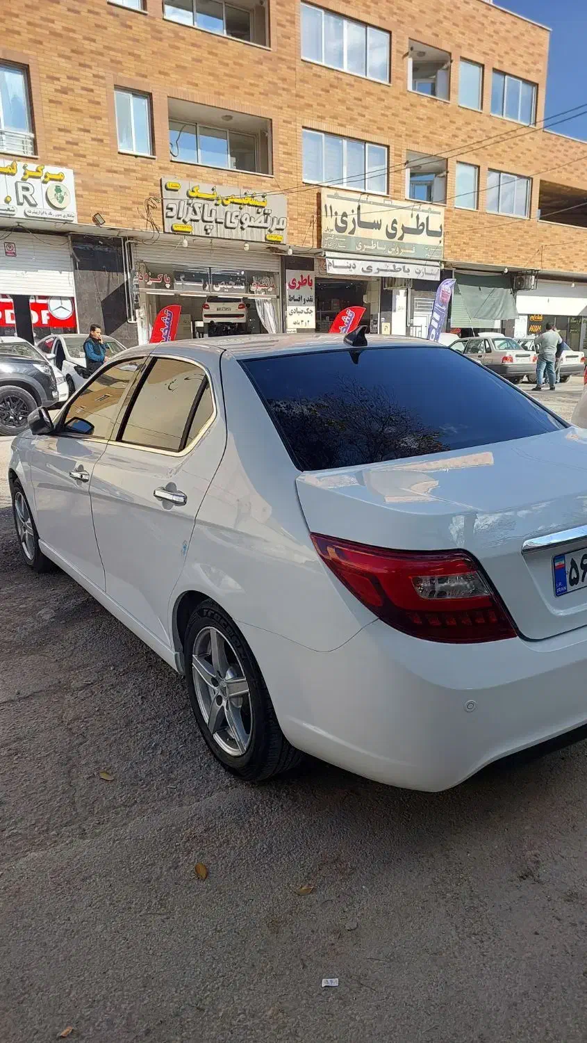 دنا پلاس ۶سرعته توربو دنده ای|خودرو سواری و وانت|اصفهان, کارلادان|دیوار